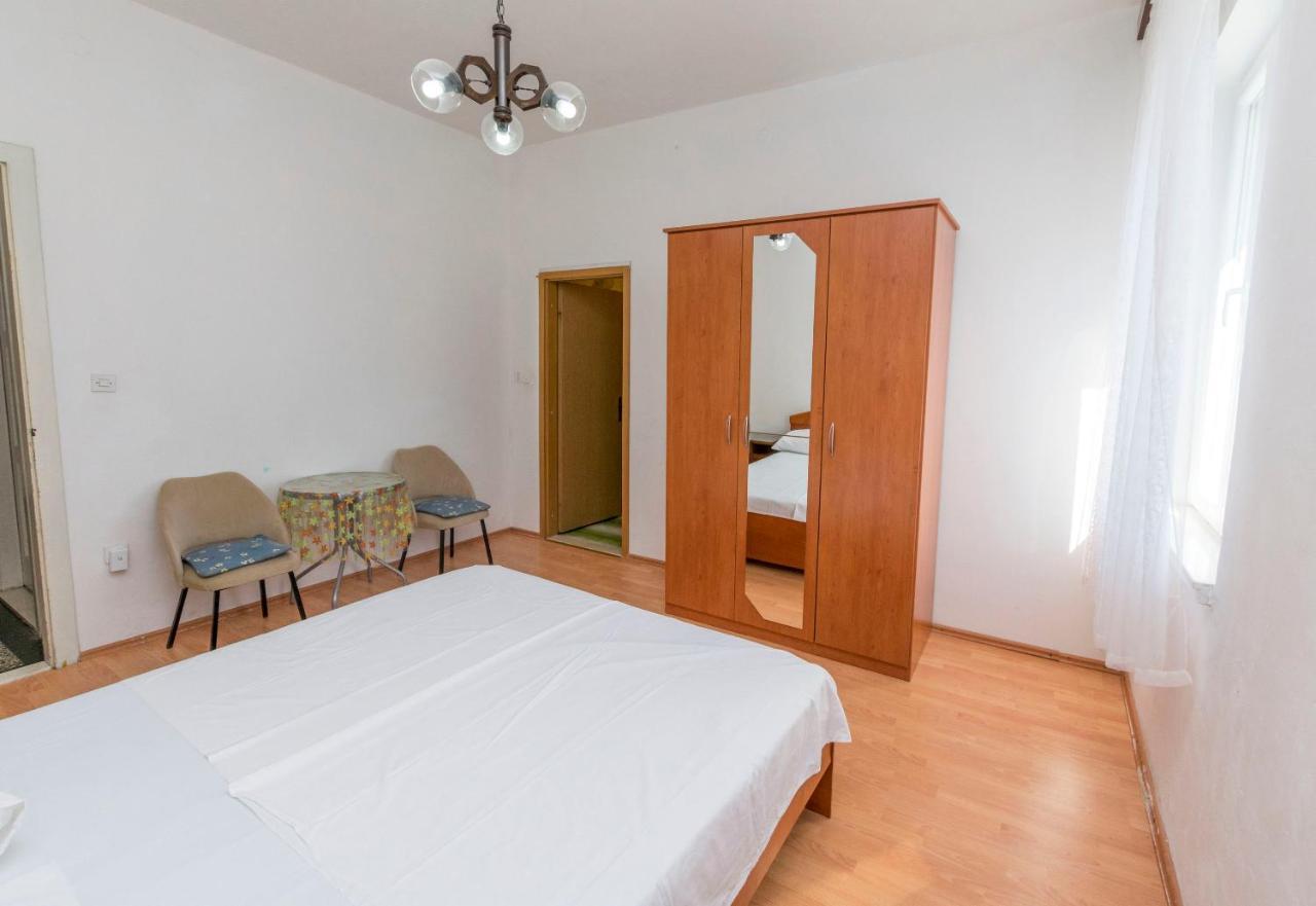 Apartments And Rooms Jakov Примоштен Экстерьер фото
