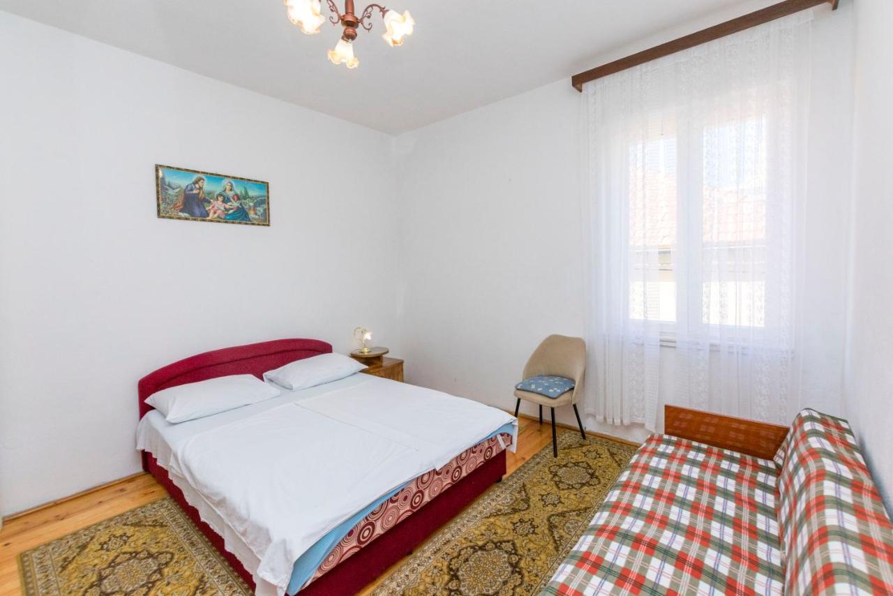 Apartments And Rooms Jakov Примоштен Экстерьер фото